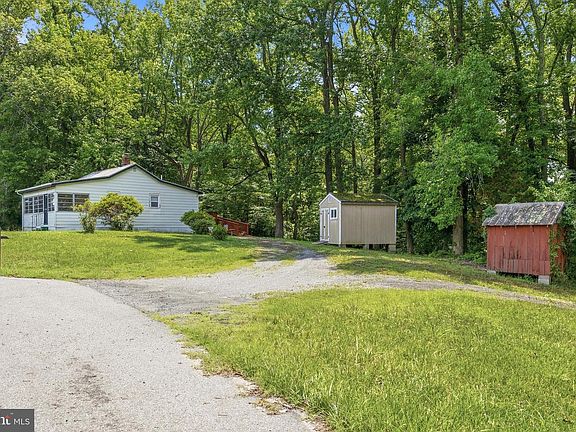 3rd image of 3009 Ponds Wood Rd