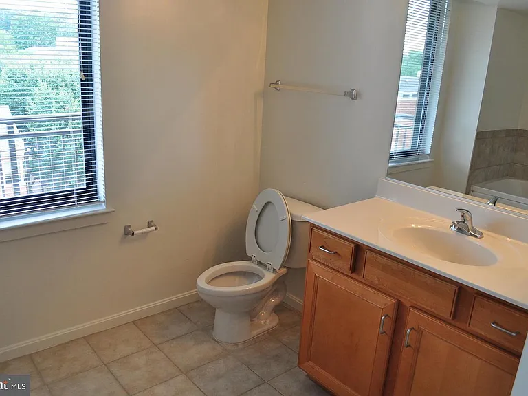 2220 Fairfax Dr #503 — Photo 10