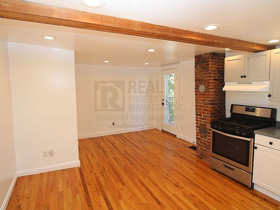 3rd image of 530 Portsmouth Ave