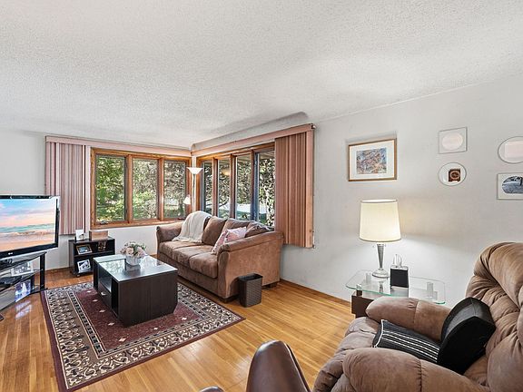 4th image of 2829 Burnside Ave