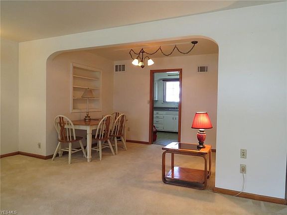 5th image of 2088 Woodland St NE