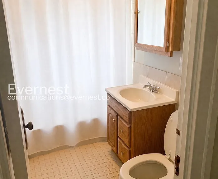 2500 N Southport Ave #2 — Photo 8