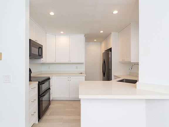 2nd image of 8740 Villa La Jolla Dr Unit 19