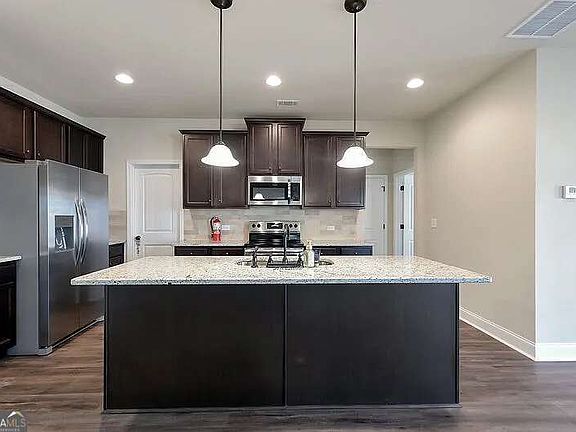5th image of 2454 Walker Dr