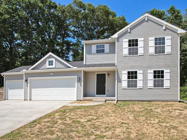 5441 E Karen Ct, Stevensville, MI 49127