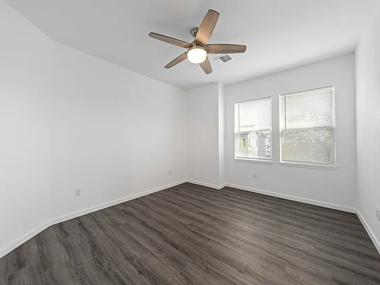 323 Gabriel St #101 — Photo 23
