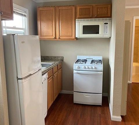 4th image of 1336 El Camino Real #6