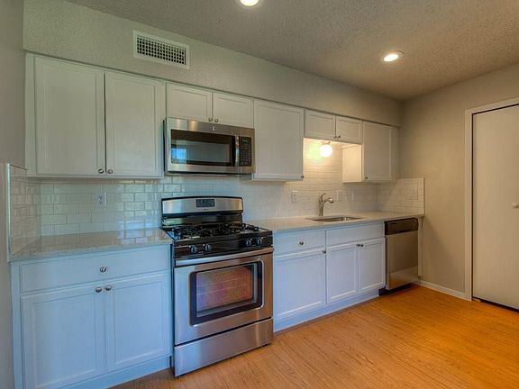 3rd image of 2902 Northeast Dr #B