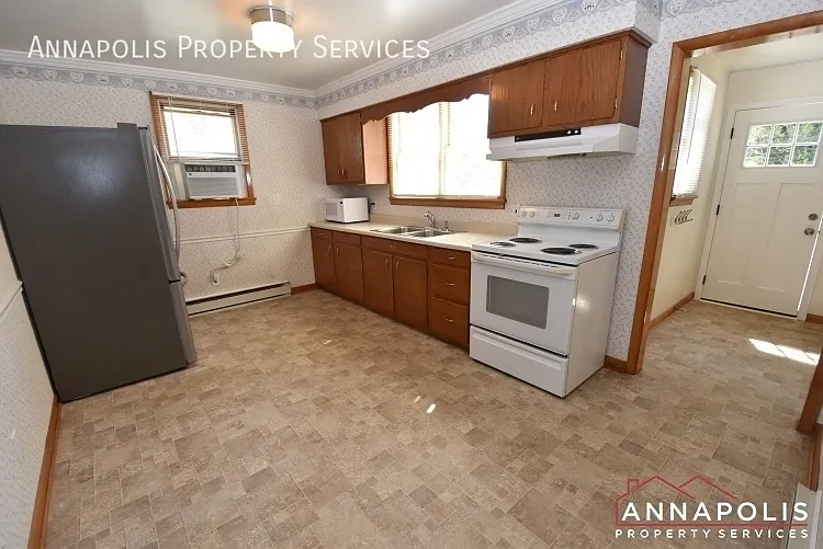 3043 Riva Rd — Photo 4