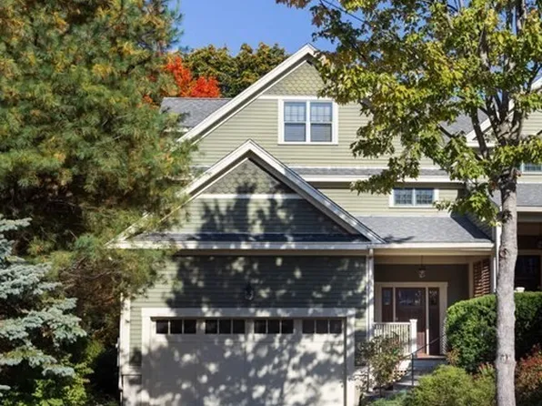 115 Carlisle St Unit 115, Newton Center, MA 02459