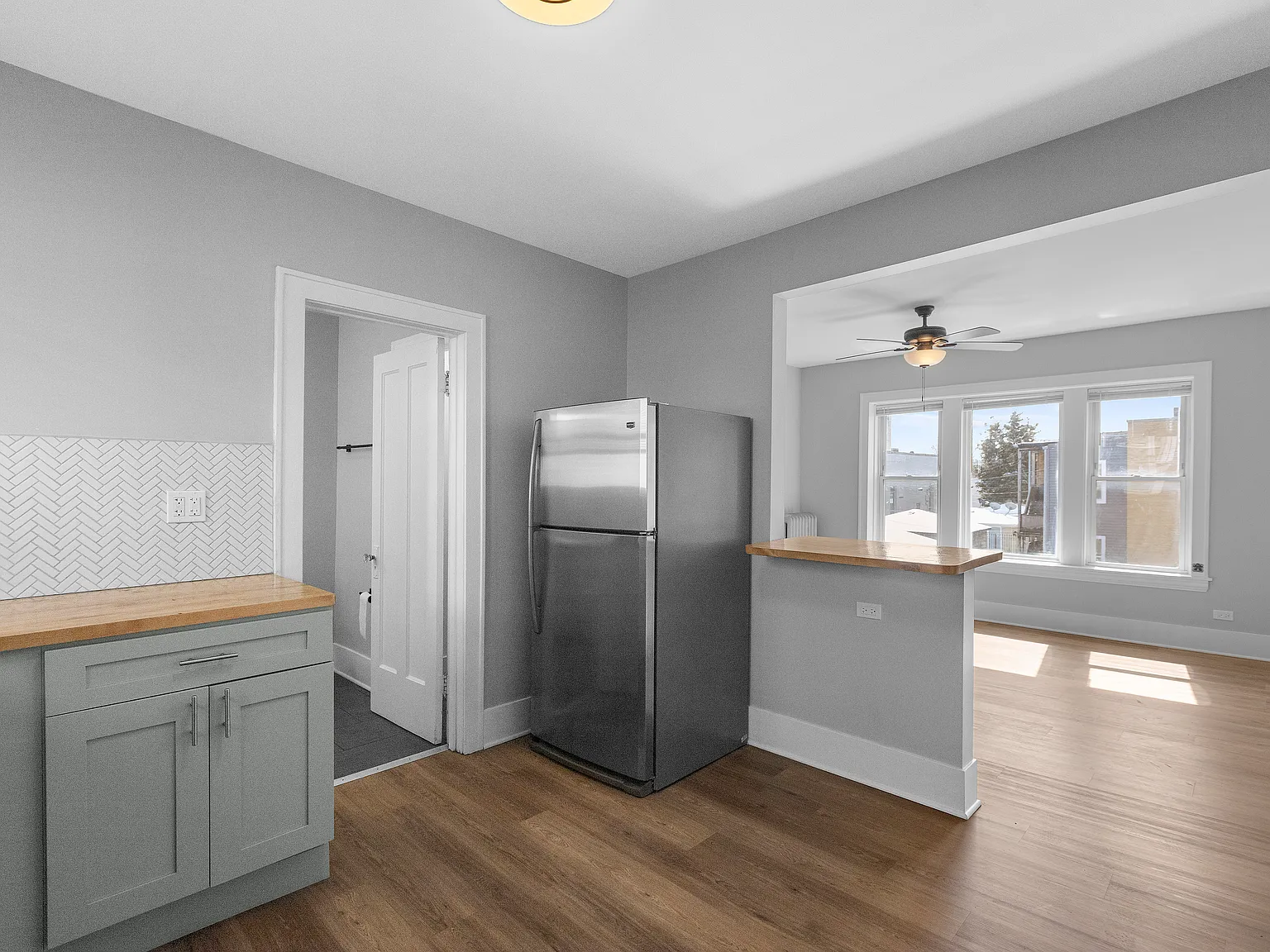 2 bed, 1.0 bath, $1,800 — Photo 4