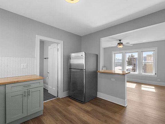 4th image of 3222 W Grace St Unit 2E