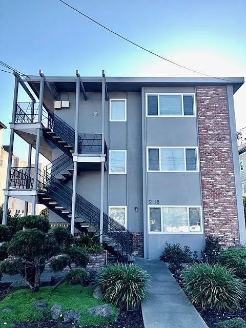 2 bed, $2,375 — Photo 1