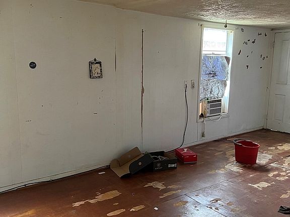 5th image of 1015 Morton Ave