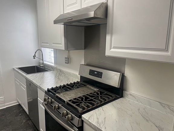 Stainless steel stove and hood
