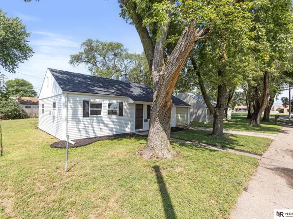 2127 Hickory Ln, Fremont, NE 68025
