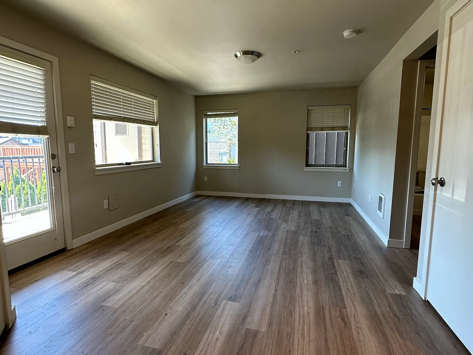 2 bed, 950 sqft, $1,545 — Photo 2