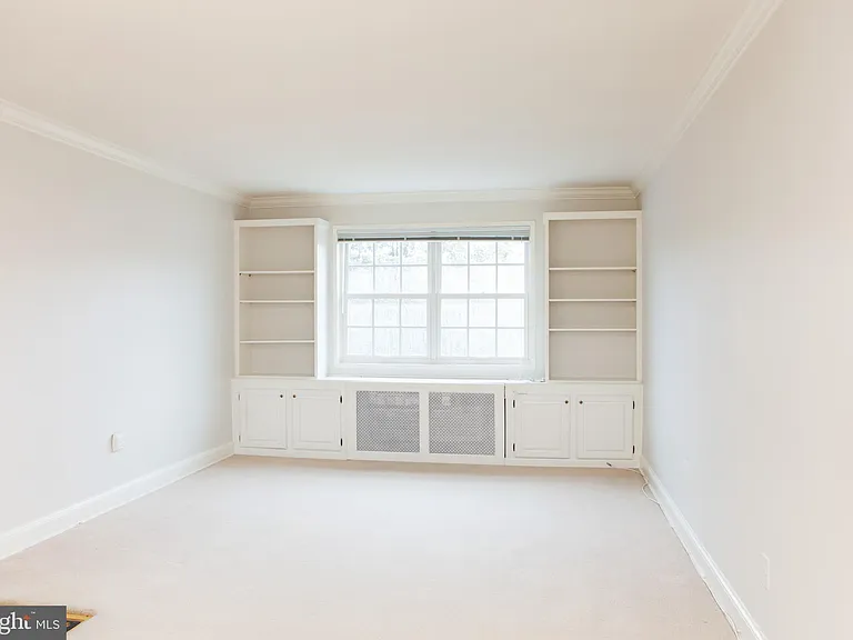 1712 W Abingdon Dr #301 — Photo 2