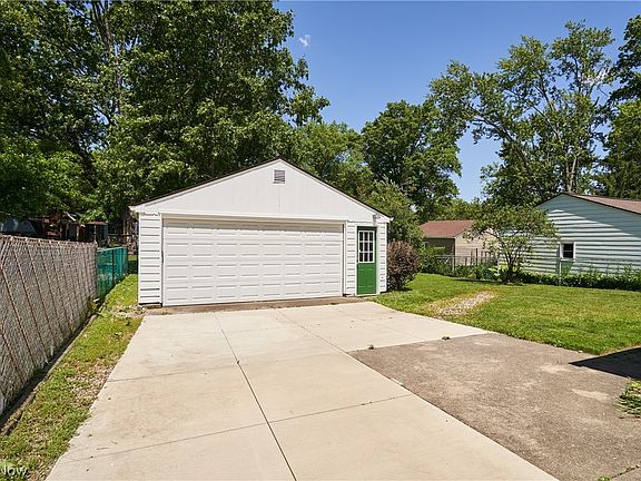 3rd image of 1056 Endicott Dr