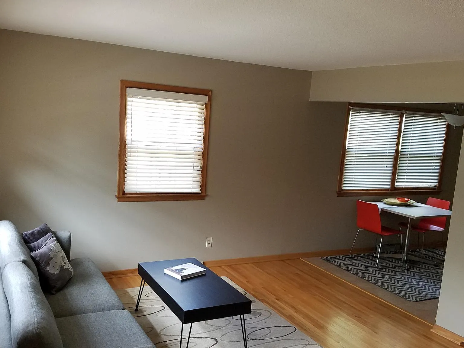 3 bed, 2200 sqft, $2,300 — Photo 3