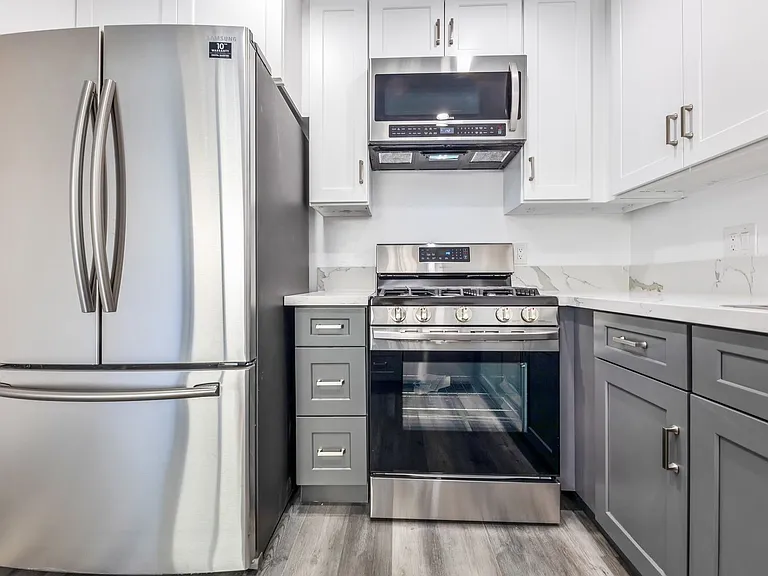 7542 Volga Dr — Photo 3