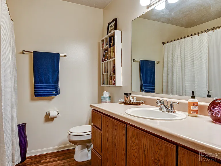 Hickory Knoll Apartments — Photo 20