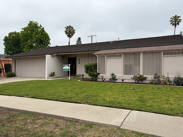 316 Cambridge Dr — Photo 2