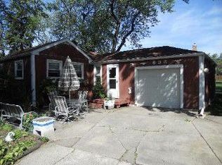 7N741 Valley Rd, Roselle, IL 60172