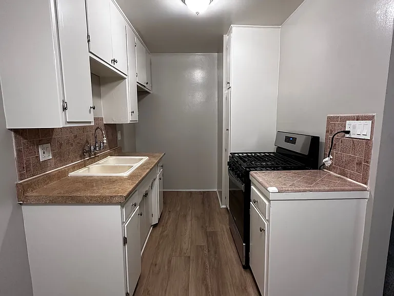 516 N Mar Vista Ave #6 — Photo 1