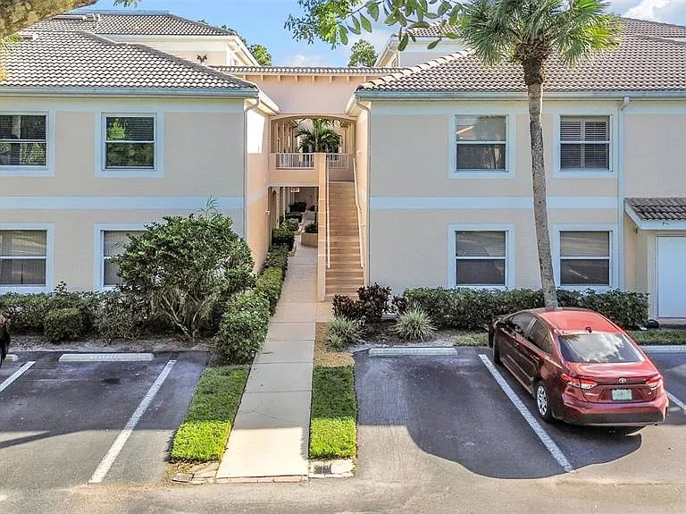 1044 Woodshire Ln #B211 — Photo 1