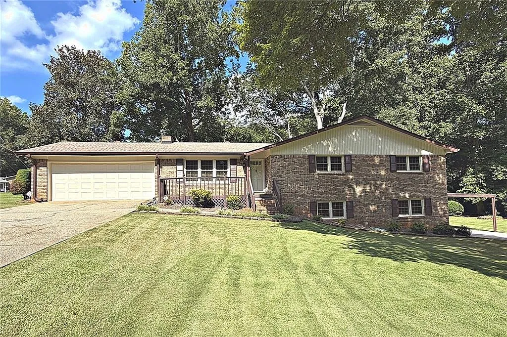 3 bed, 3.0 bath, 2008 sqft, $2,450 — Photo 1