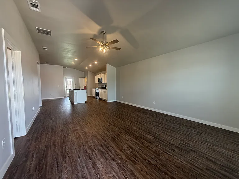 2911 Abbeville Ave — Photo 4