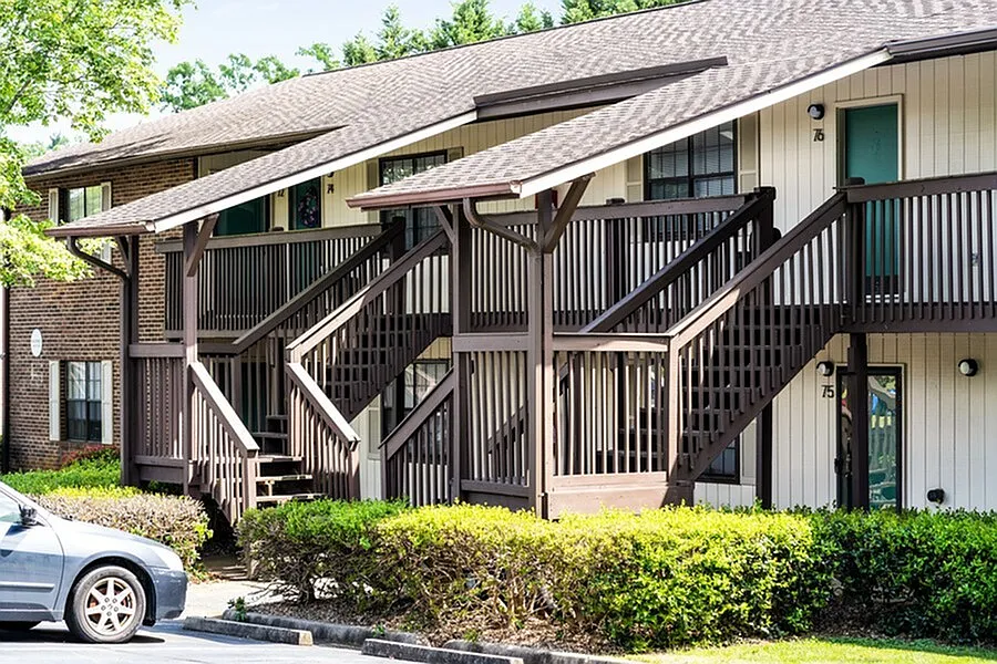 Fairhill Apartments — Photo 2