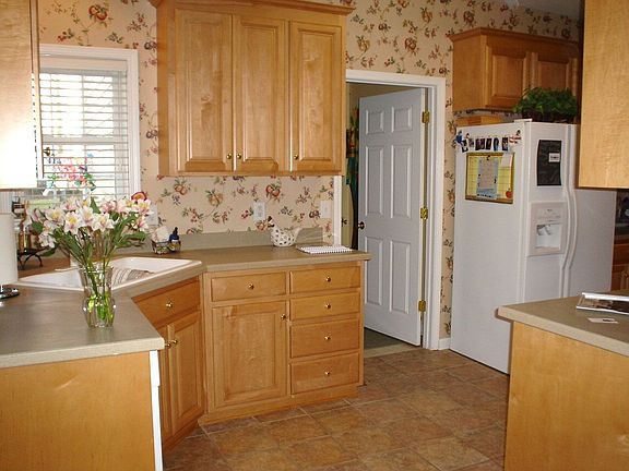 Kitchen features custom built Eudy's Cabinets