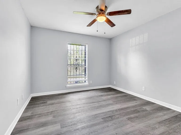 701 Southlawn Dr — Photo 10