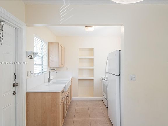 2nd image of 5400 Hollywood Blvd APT 6