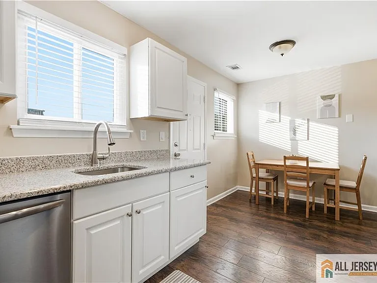 609 N Oaks Blvd — Photo 7