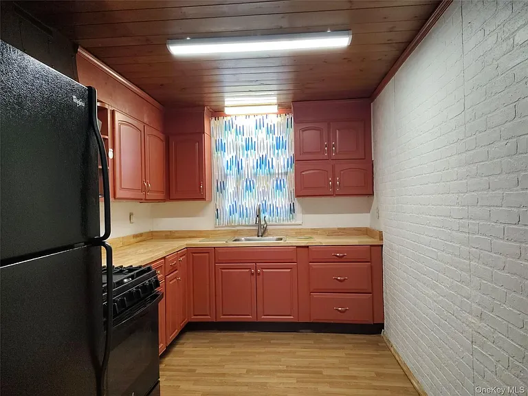 32 Vernon Ter #1 — Photo 4