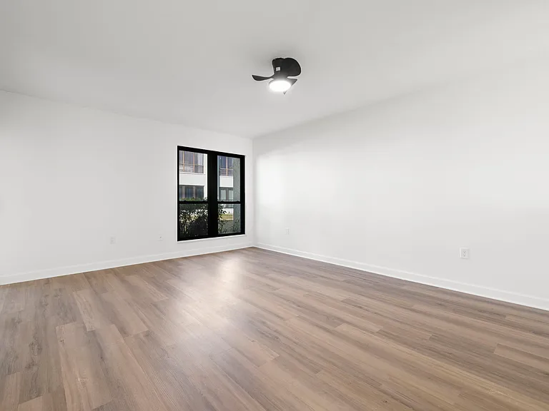 1 Windrush Blvd #19 — Photo 9
