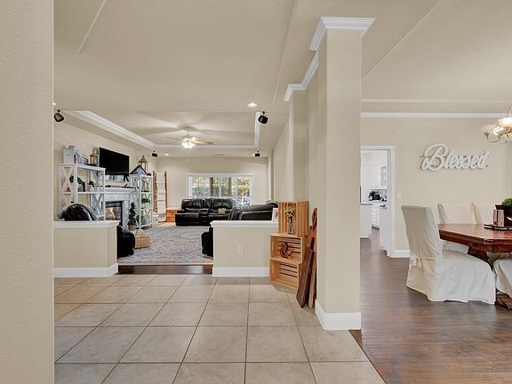 5th image of 956 Granada Ln