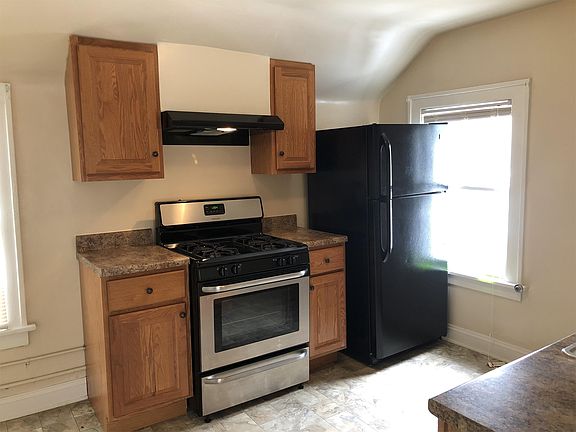 3rd image of 607 N Poplar St APT 3