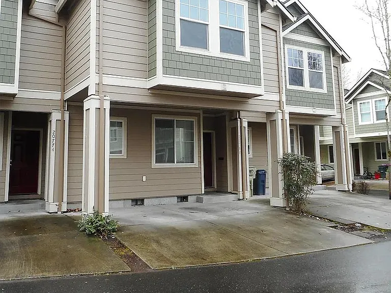 8646 NE Hyde Park Ln — Photo 2