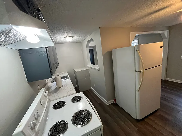 824 Winston Rd — Photo 17