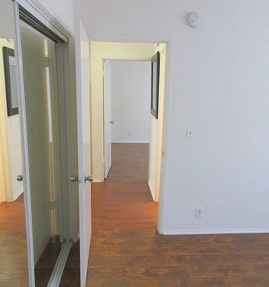 1400 N Fairfax Ave — Photo 21
