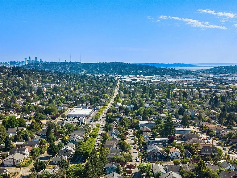 North Greenwood — Photo 8