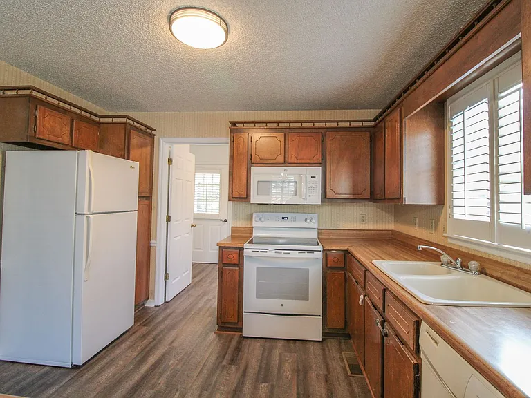 530 Rose St — Photo 10