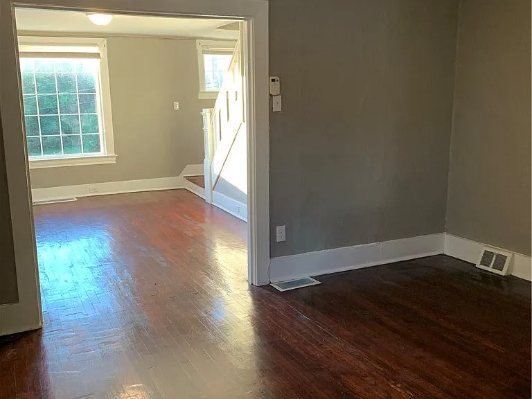 160 Hazelwood Ave — Photo 8