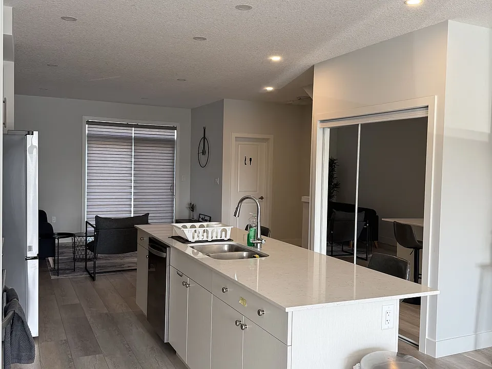 925 Deveron Cres #34