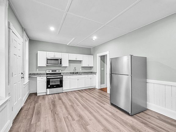 5th image of 76 Maple St