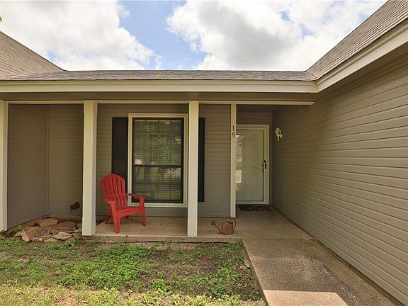 3rd image of 19 Shady Brook Cir